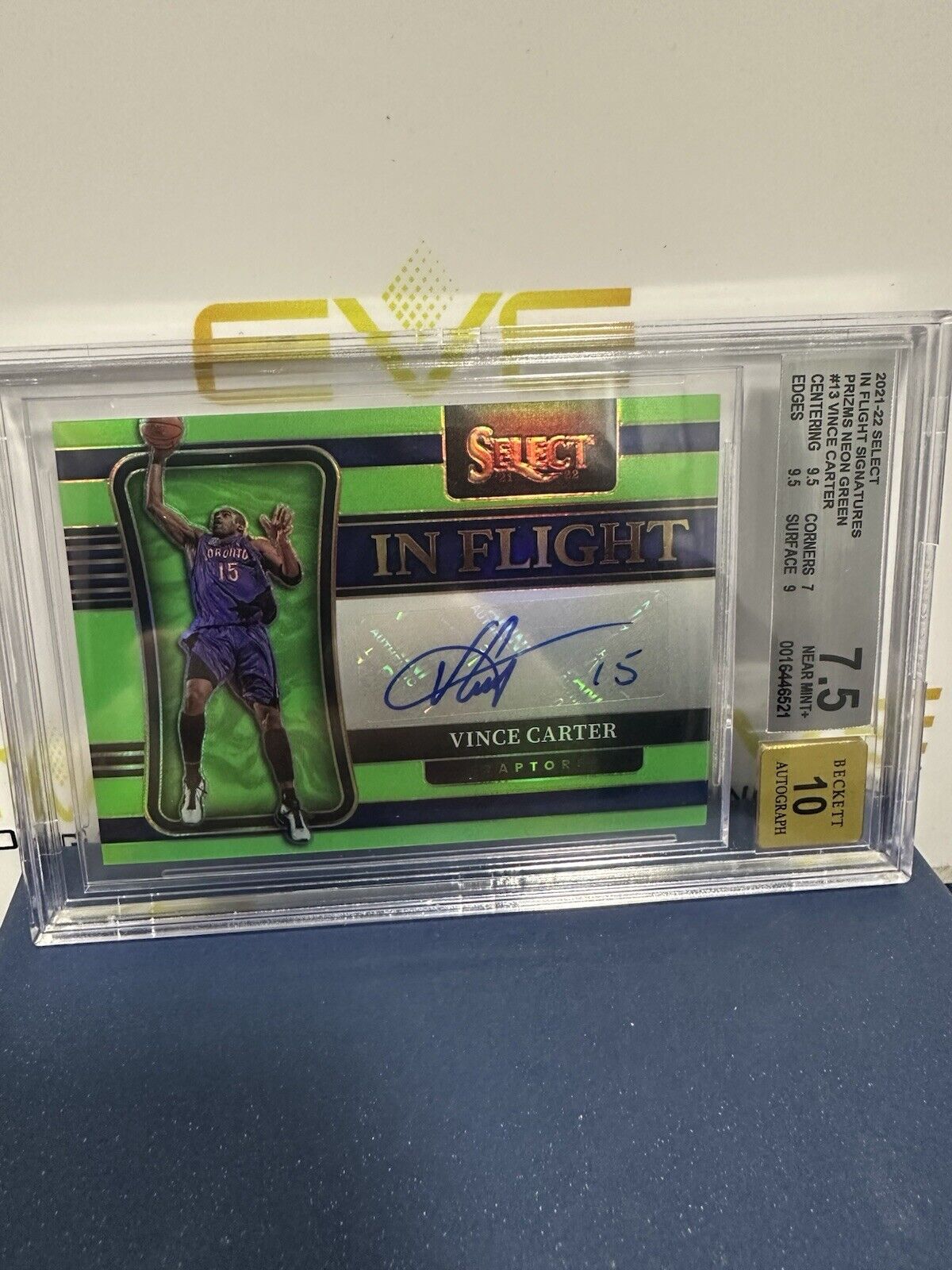 Vince Carter 21-22 Panini Select In Flight Auto Neon Green 86/99 BGS 7.5/10 #13