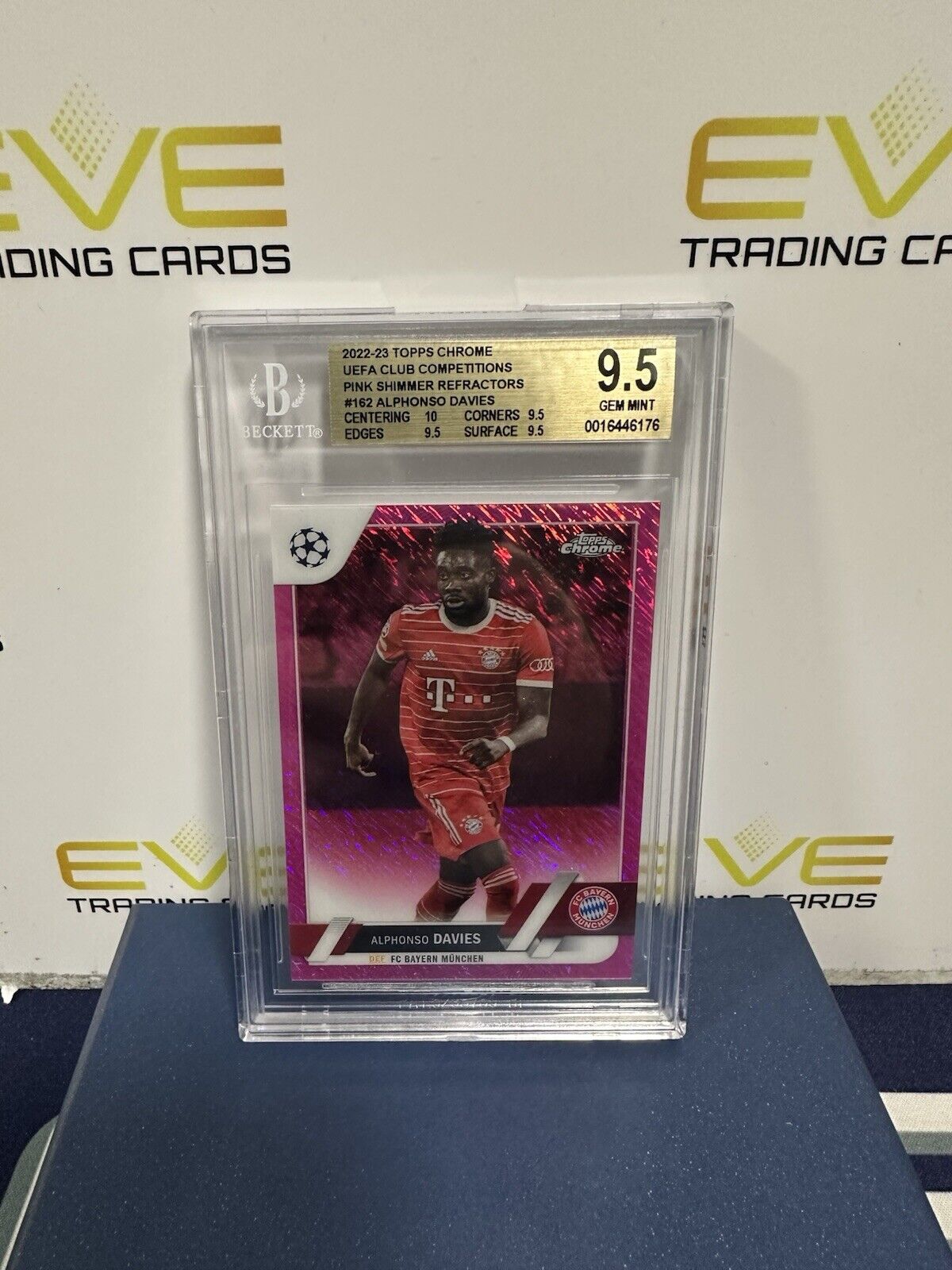 Alphonso Davies 22-23 Topps Chrome UEFA CC Pink Refractor #162 BGS 9.5 206/250