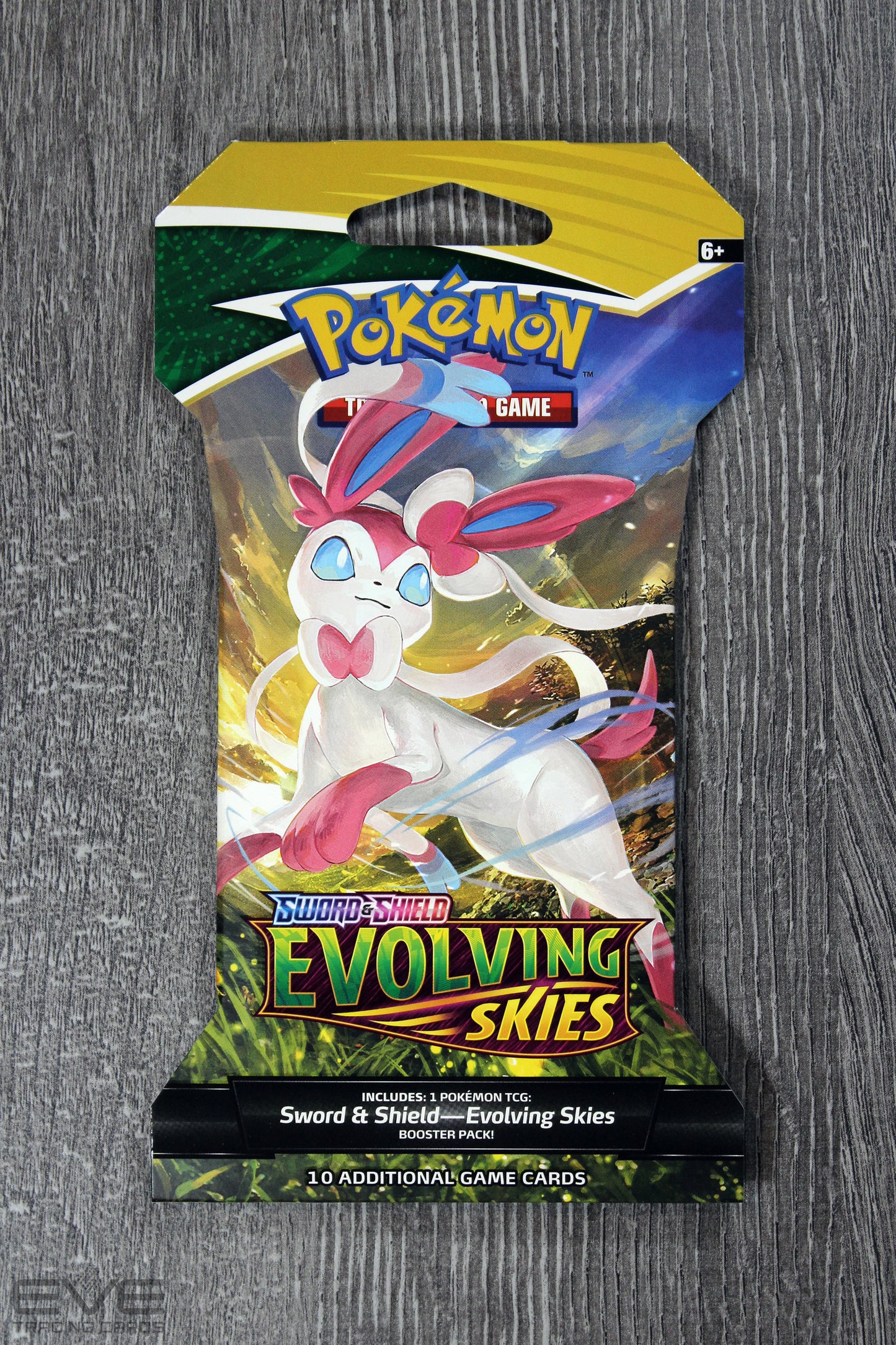 Pokémon TCG: Sword & Shield Evolving Skies Sleeved Single Booster Pack